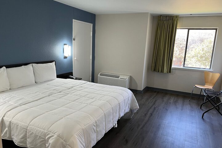 Room 4 of 6