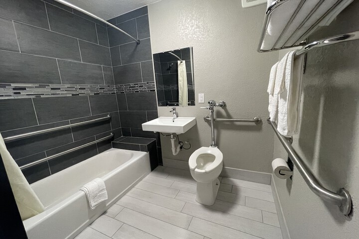 Room 15 of 19