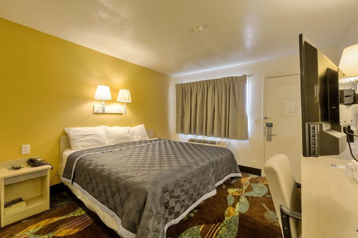 Room 21 of 33