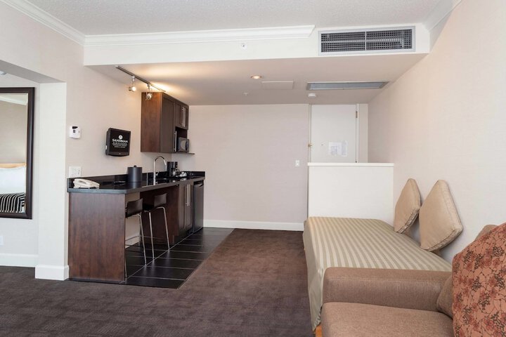 Sandman Signature Vancouver Airport Hotel & Resort