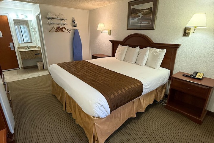 Richland Inn & Suites