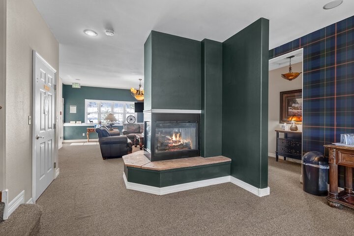 Lounge 89 of 113