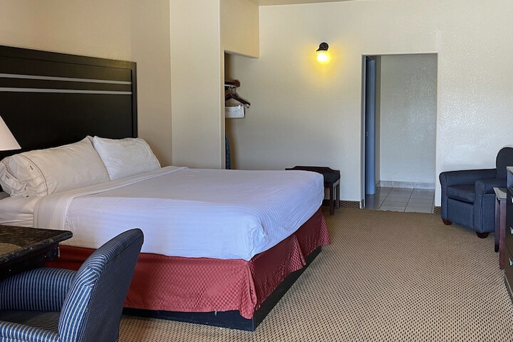 Room 34 of 72