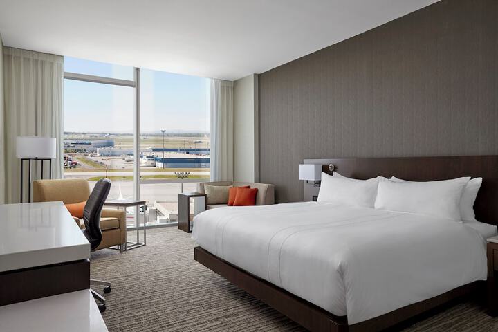 Calgary Airport Marriott In-Terminal Hotel