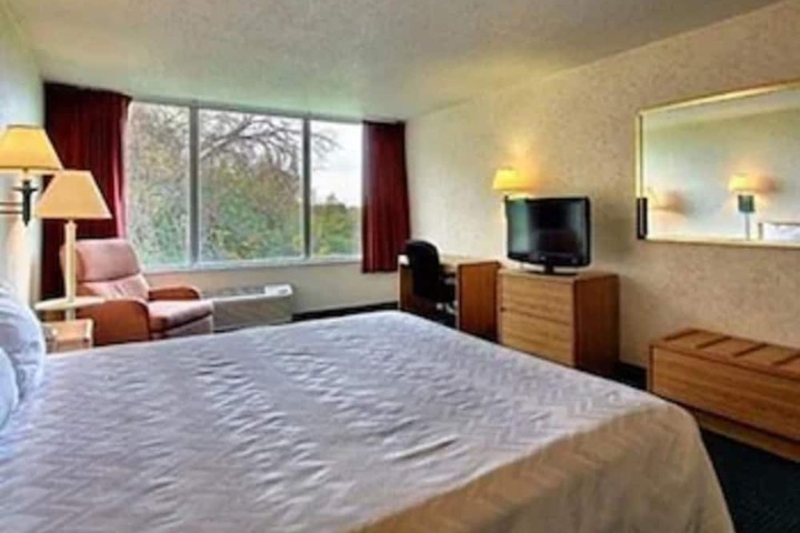 Room 9 of 15
