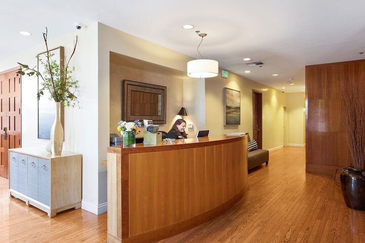 Waters Edge Hotel