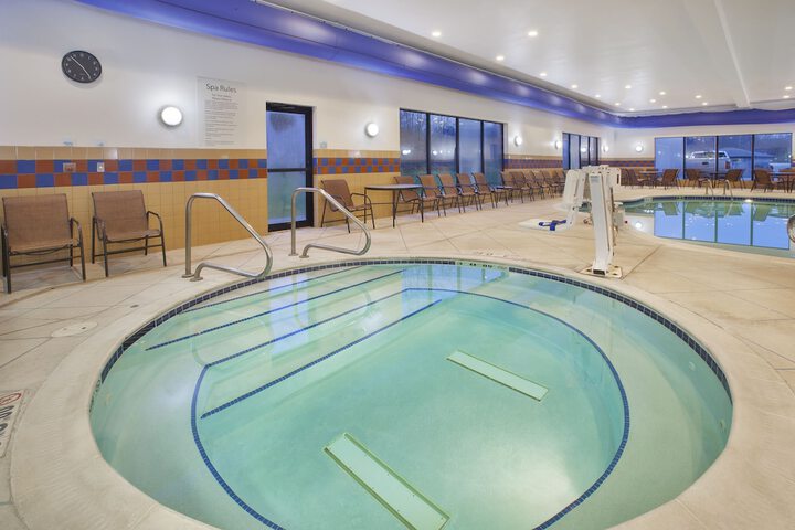 Holiday Inn Express & Suites Wheeling by IHG