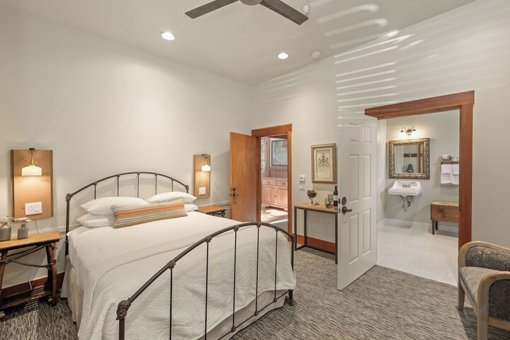 Room 18 of 113