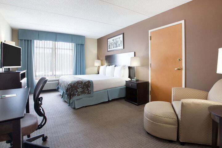 Wingate by Wyndham Raleigh South / Garner
