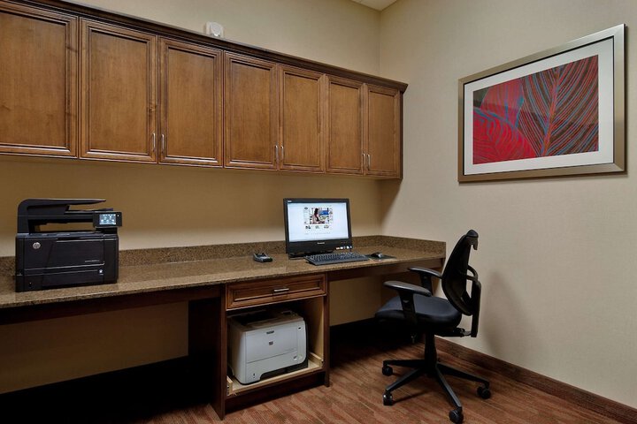 Business Center 44 of 46