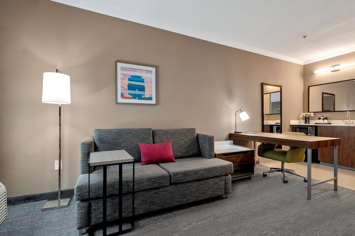 Lounge 19 of 20