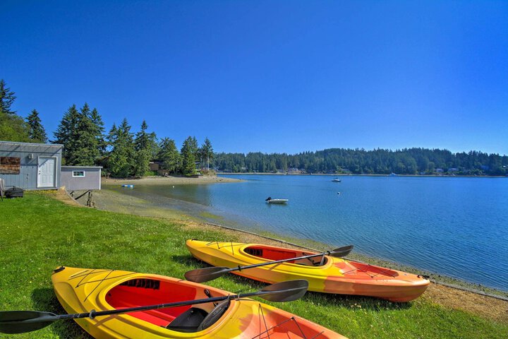 Waterfront Gig Harbor Home w / Furnished Deck