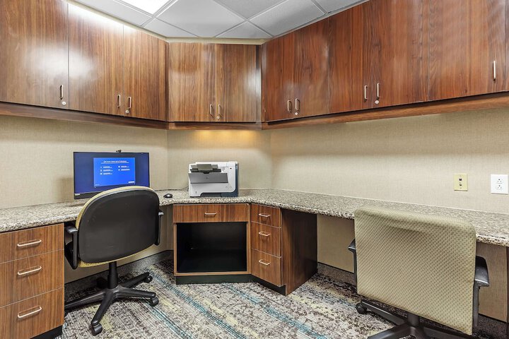 Business Center 31 of 31