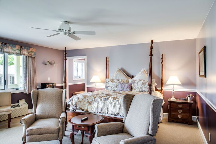Room 28 of 102