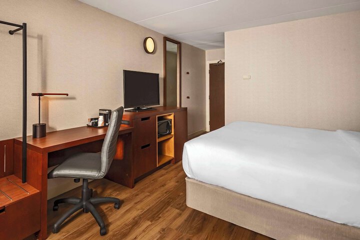 Room 33 of 53