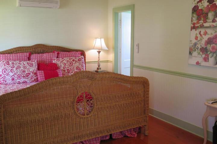Yellow House B & B