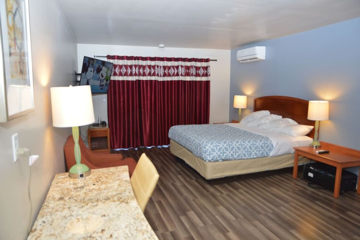 Room 8 of 14