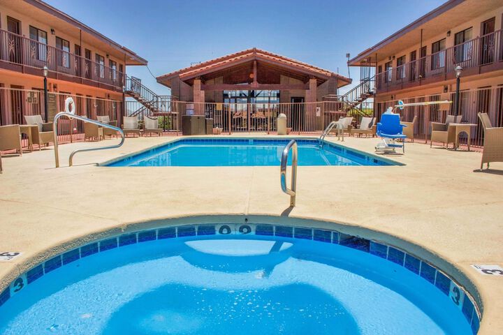 Pool 10 of 43