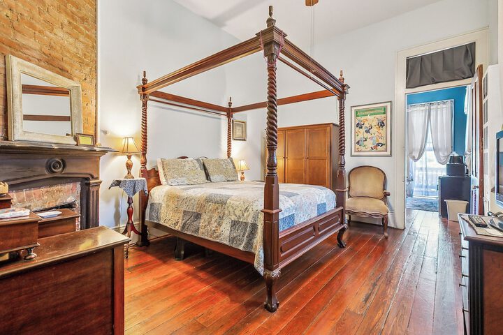 Room 10 of 21