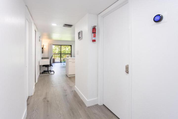 Bass & Sun Condominium 2 / 2 Bedroom
