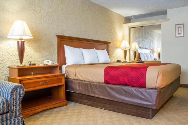 Econo Lodge Broken Arrow