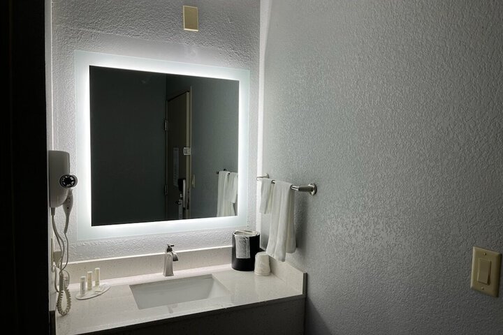 Room 16 of 73