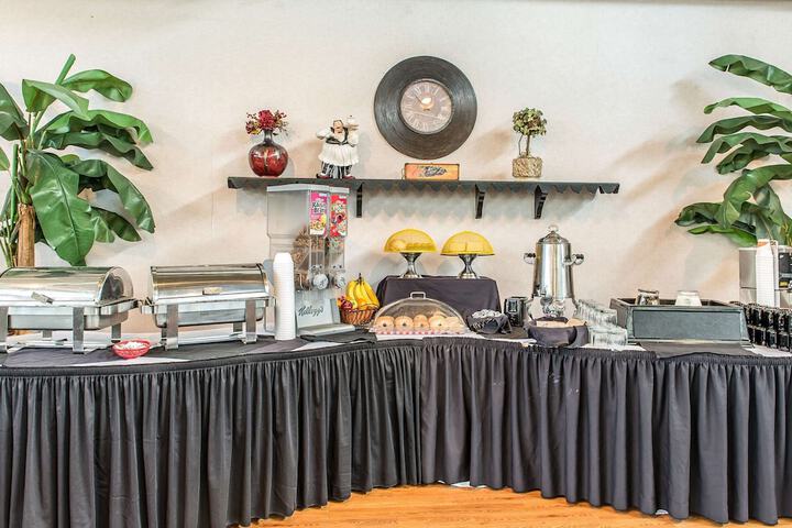 Breakfast/Coffee Service 27 of 35