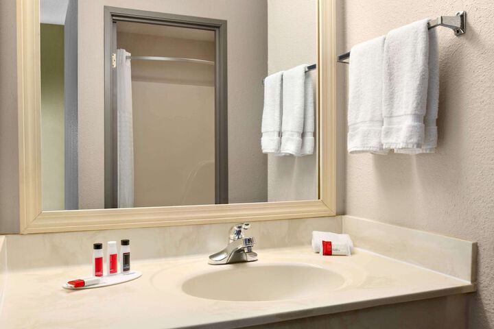 Room 9 of 25