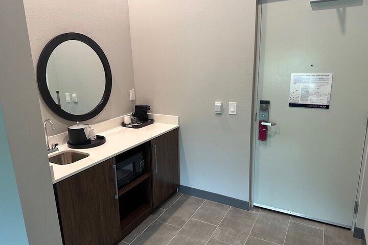 Room 13 of 61
