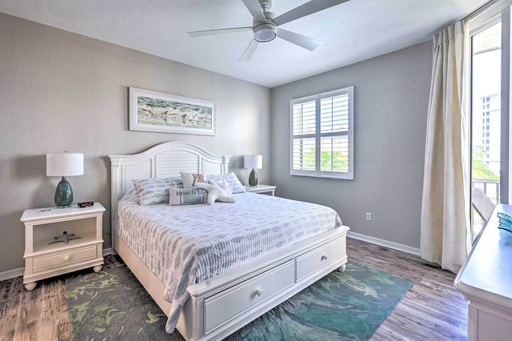 Naples Escape in Regatta w / Resort Amenities!