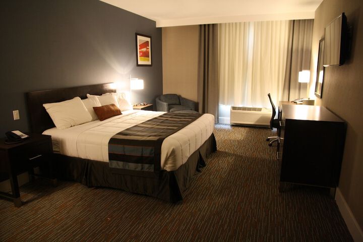 Room 32 of 61