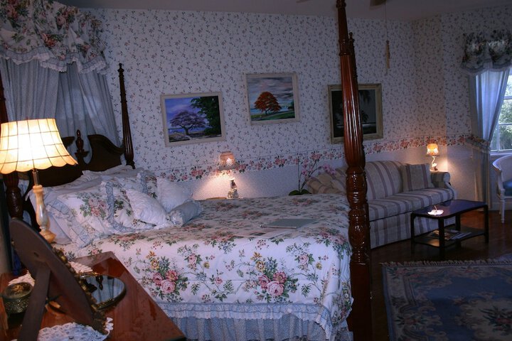 Heron Cay Lakeview Bed & Breakfast Inn