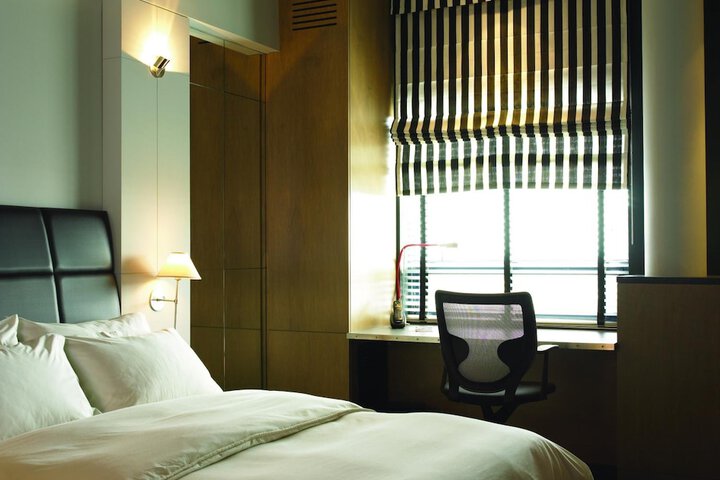 Room 27 of 46