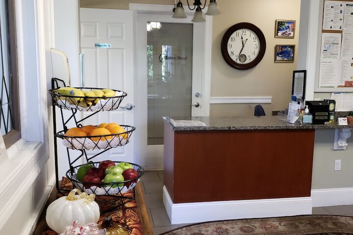 Crescent Suites Hotel