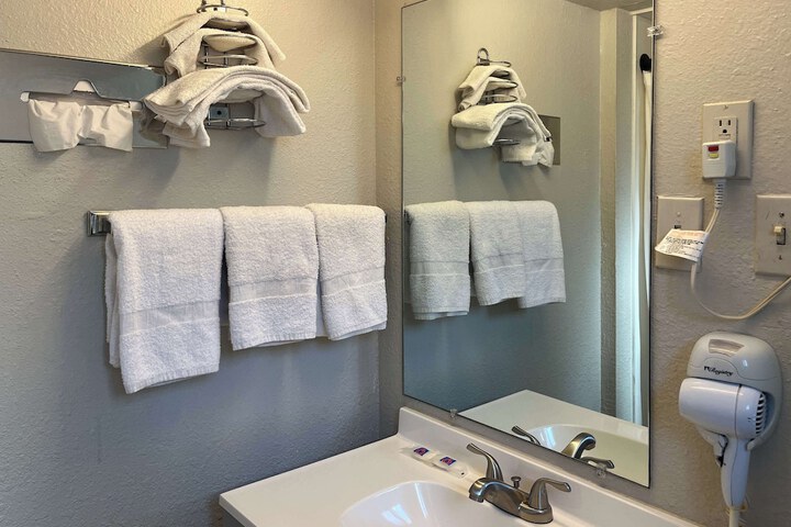 Room 6 of 26