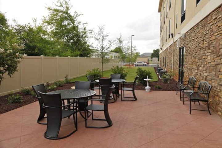 Holiday Inn Express & Suites Huntsville Airport by IHG