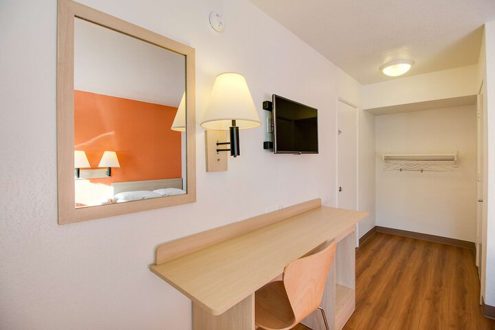 Room 25 of 28