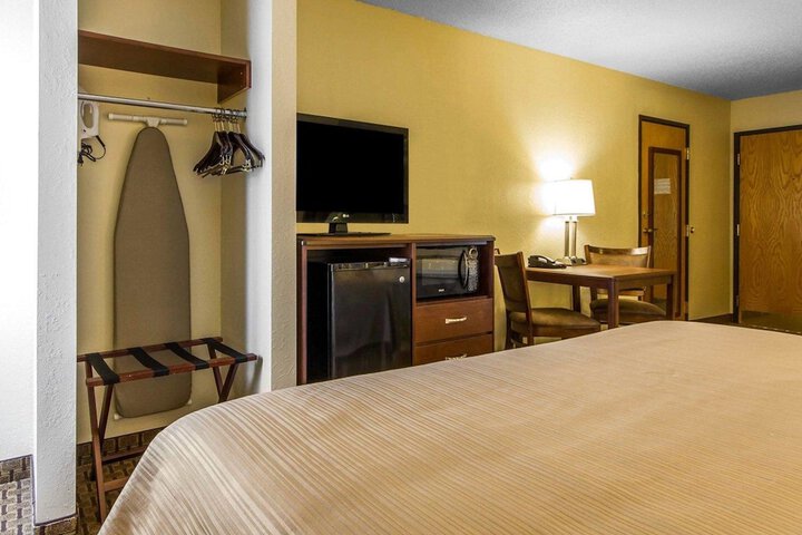 Room 13 of 36