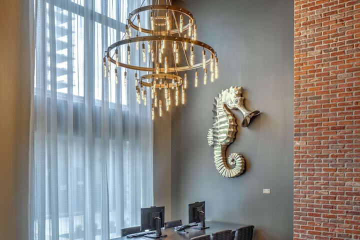 Business Center 130 of 136