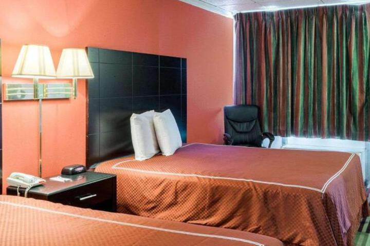 Rodeway Inn University