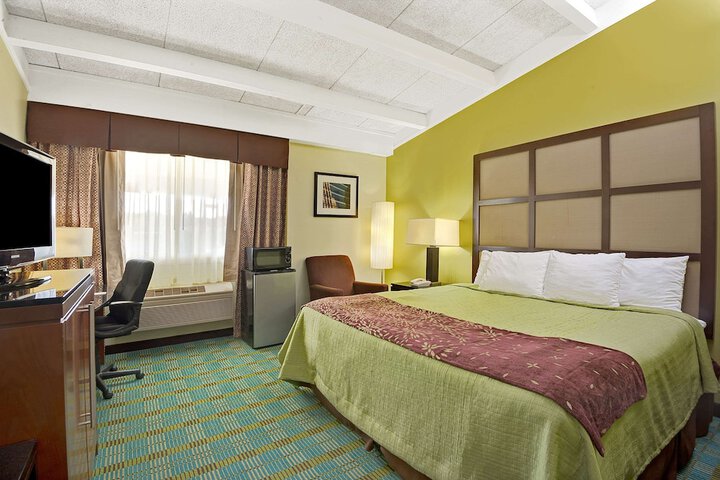 Room 9 of 14