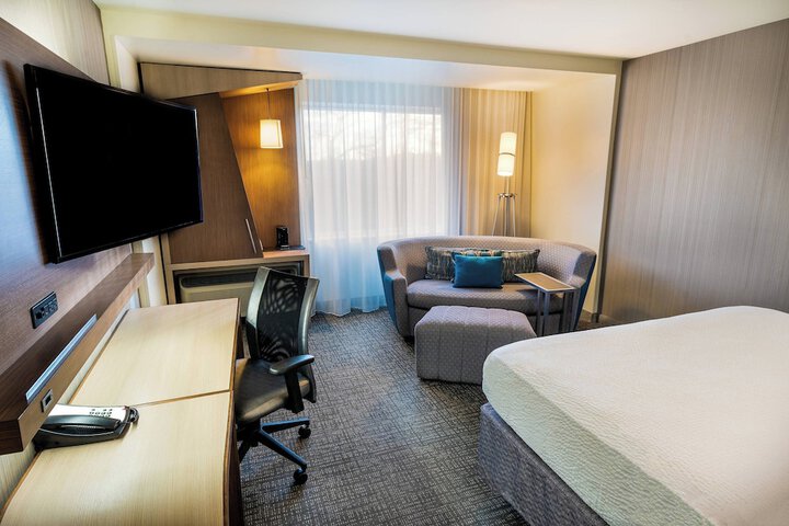 Room 13 of 35