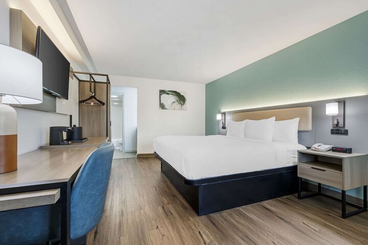 Room 8 of 28