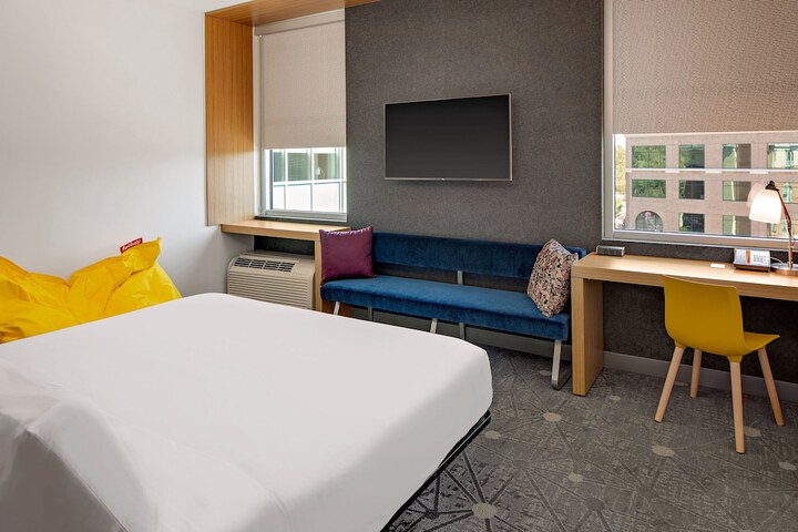 Room 6 of 24