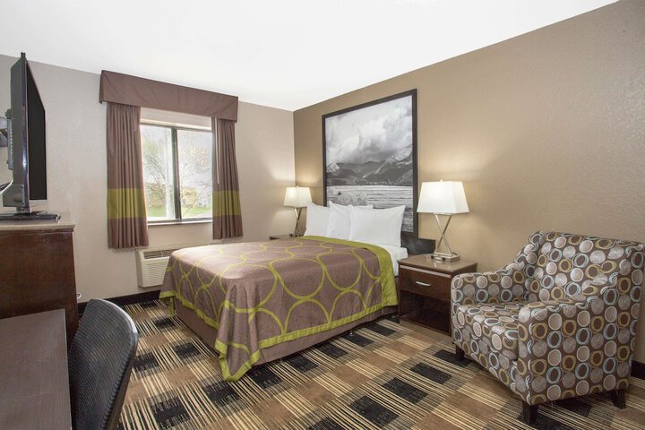 Room 15 of 28