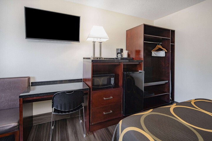 Room 18 of 43