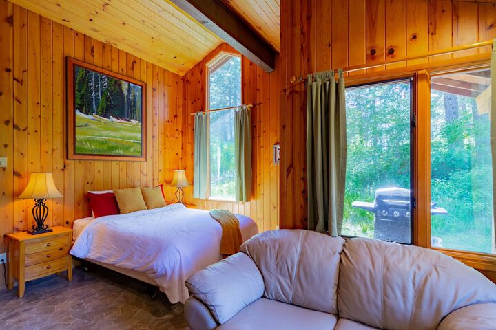 Lake Creek Lodge