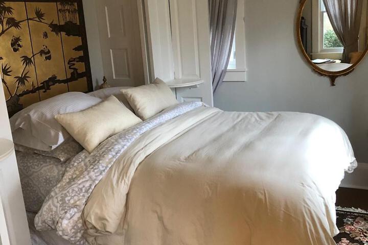Riverside Gables Bed and Breakfast
