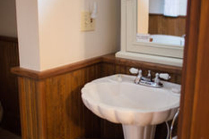 DeBourge Guesthouse