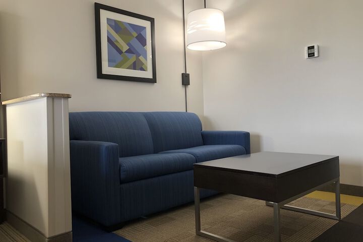 Holiday Inn Express and Suites Newton by IHG